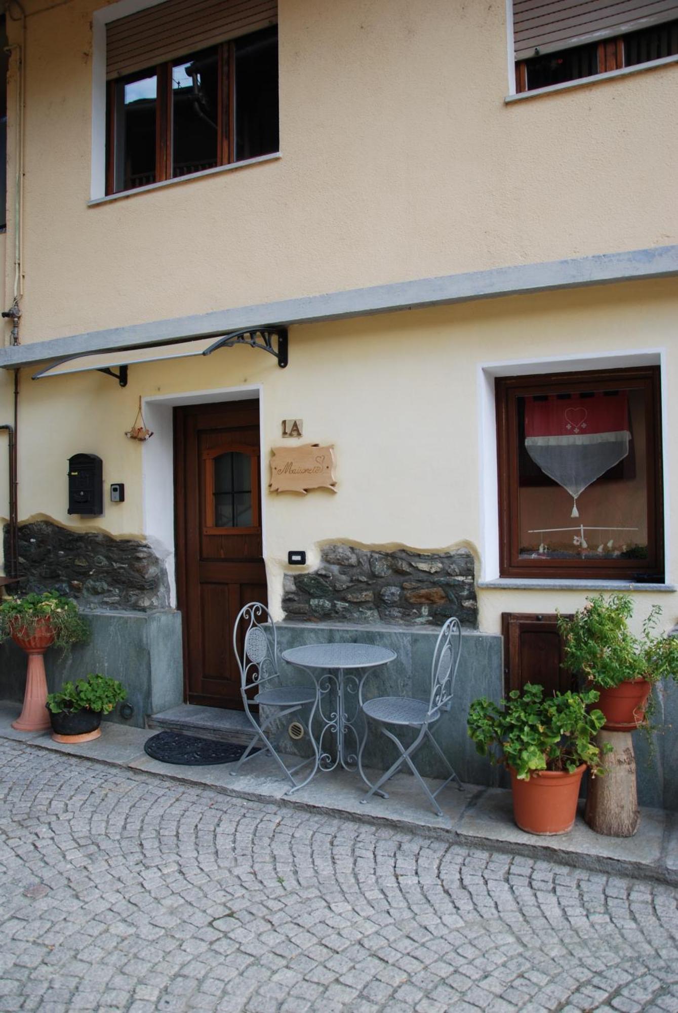 Maisonette Nus Buitenkant foto